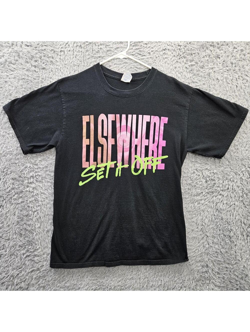 ELSEWHERE Band T Shirt Medium Port & Co Set it Off Tour 2022 Power Pop *Hole